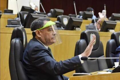 Coronavirus: legisladores tucumanos usaron máscaras destinadas a un sanatorio