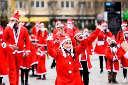 coronavirus OMS europa navidad año nuevo reuniones fiestas tapabocas contagio Papá Noel