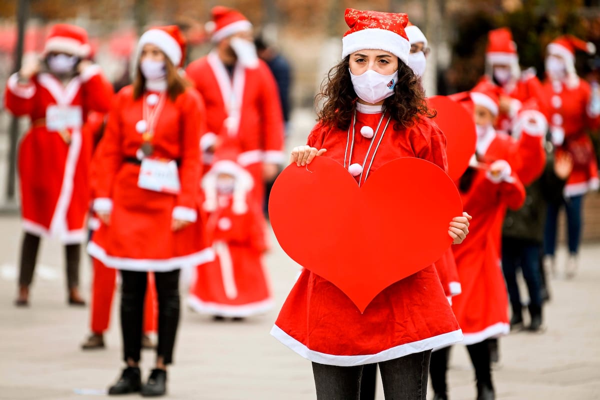 coronavirus OMS europa navidad año nuevo reuniones fiestas tapabocas contagio Papá Noel