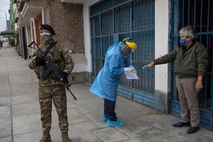 Perú es el tercer país de América Latina con más contagios y muertos por la pandemia; el 1 de julio había iniciado un desconfinamiento