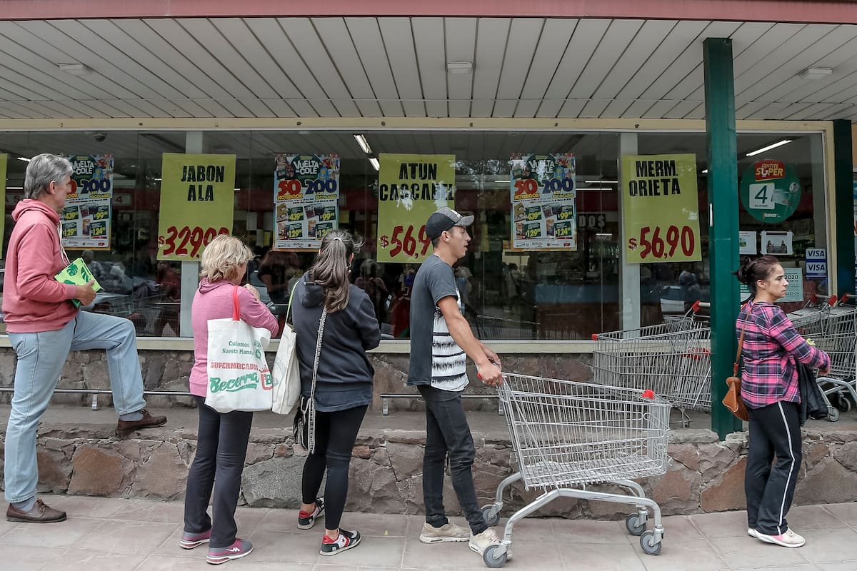 Coronavirus: polémica compra de alimentos del Gobierno a precios por encima de los máximos
