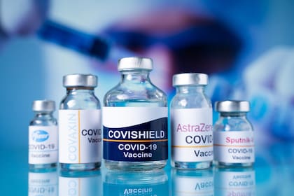 El Serum Institute de India -el mayor fabricante de vacunas del mundo- es el organismo encargado de producir la vacuna Covishield en colaboración con la Universidad de Oxford y AstraZeneca