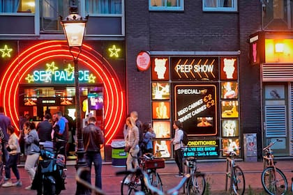 La zona roja de Ámsterdam reabrió semanas atrás "sin besos" permitidos