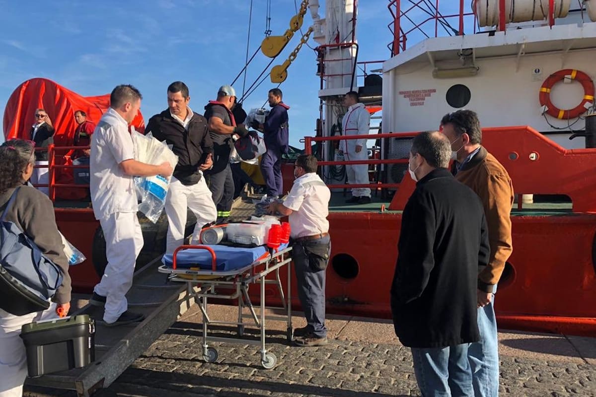 Coronavirus: suben a 60 los turistas enfermos en el crucero que partió de Ushuaia y está varado en Uruguay