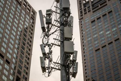 Coronavirus: una teoría conspirativa indicaba que la telefonía de 5G era la causante de la enfermedad; en Inglaterra, grupos radicales destruyeron antenas alentados por las fake news