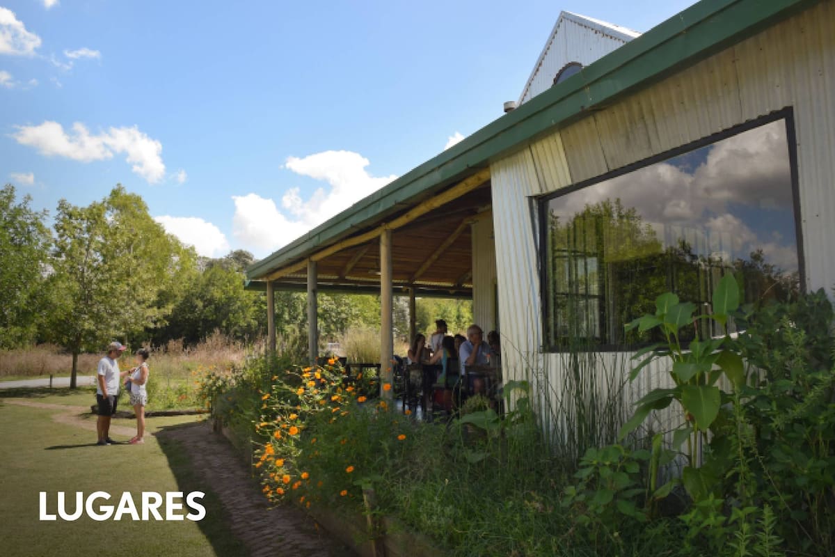 Coronillo, en La Plata, es ideal para pasar un día soleado en un parque con huerta y arroyo