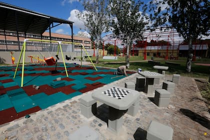 Nuevo parque de juegos infantiles
