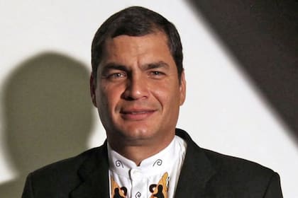 El exmandatario (2007-2017), condenado a ocho años de prisión por cohecho será binomio de Andrés Arauz, uno de sus exministros que aspirará a la presidencia