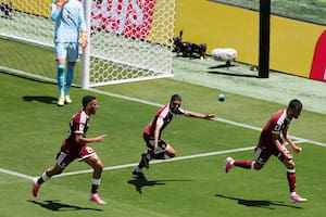 Qatar sorprendió en el descuento a Suiza y empató un partido en el que su arquero impidió una goleada