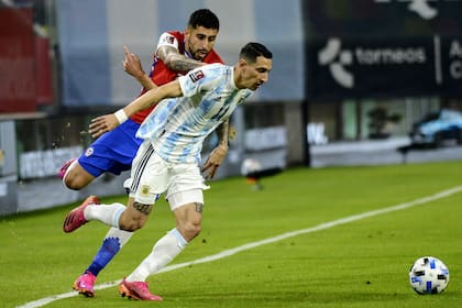 Corre Di María: le costó termiinar bien sus intervenciones.