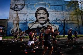 Neurocirujano de Maradona se defiende en última indagatoria ante tribunal argentino
