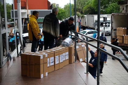 Correo Argentino distribuye las urnas en los años electorales