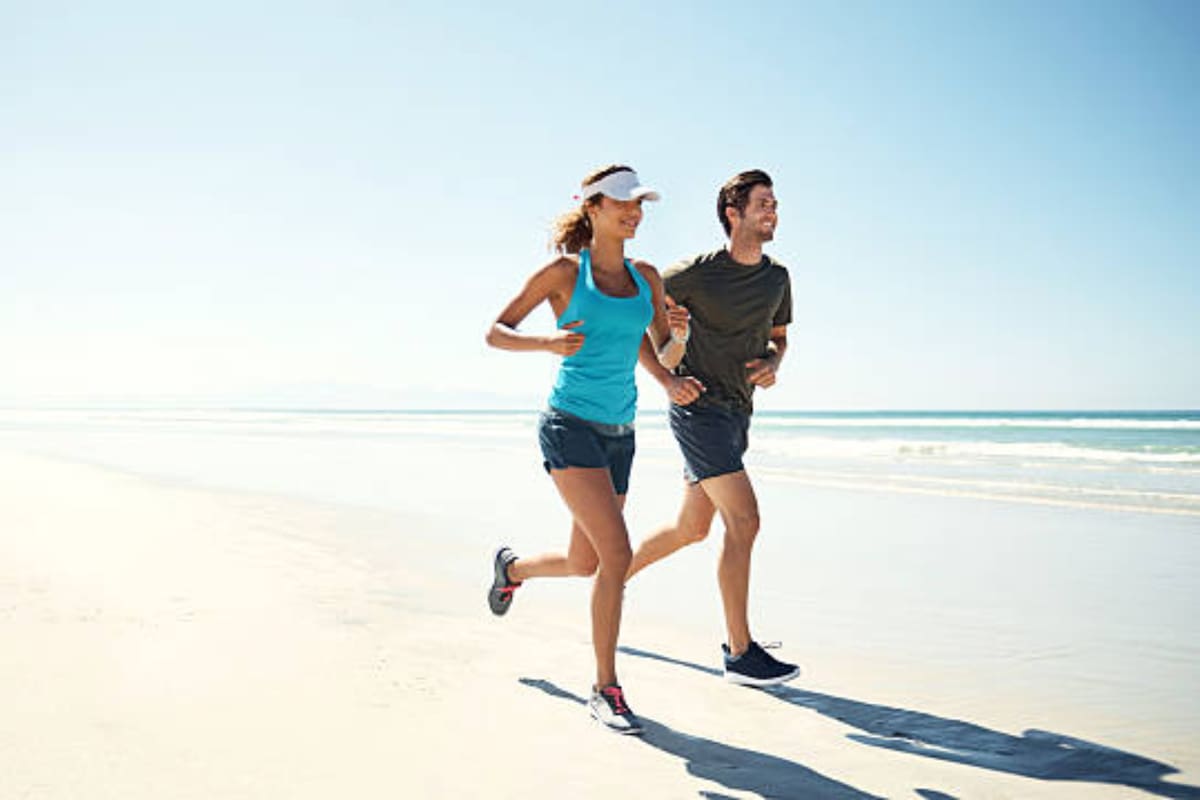 Correr a la orilla del mar tiene sus beneficios y también sus riesgos si no se toman los recaudos necesarios
