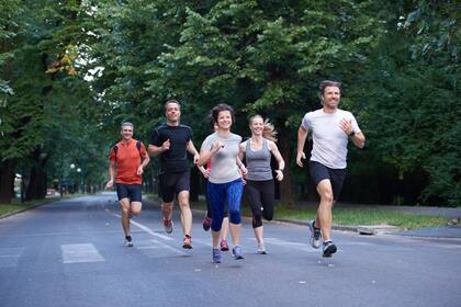 Correr mejora la resistencia y la salud cardiovascular, incluso con carreras cortas que alternen correr y caminar