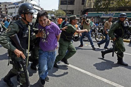 Las ONG contabilizaron miles de actos arbitrarios de las fuerzas de seguridad, utilizadas a favor del poder político