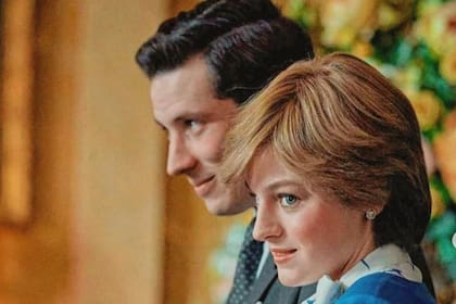 Corrin, una actriz con pocos antecedentes, solo formaba parte del equipo de apoyo al elenco para la lectura de los guiones, pero astuta, la joven que también trabaja de modelo, aprovechó la oportunidad, estudió a conciencia para el papel que la lectura le salió tan bien que, tiempo más tarde, la lla