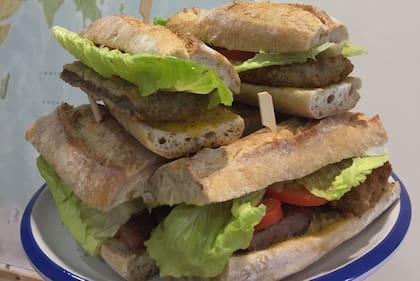 Los sandwiches de milanesa funcionan muy bien entre los clientes ingleses.