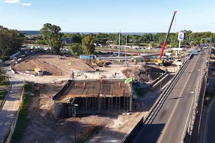Cortan Lugones para montar el nuevo tramo del puente Labruna