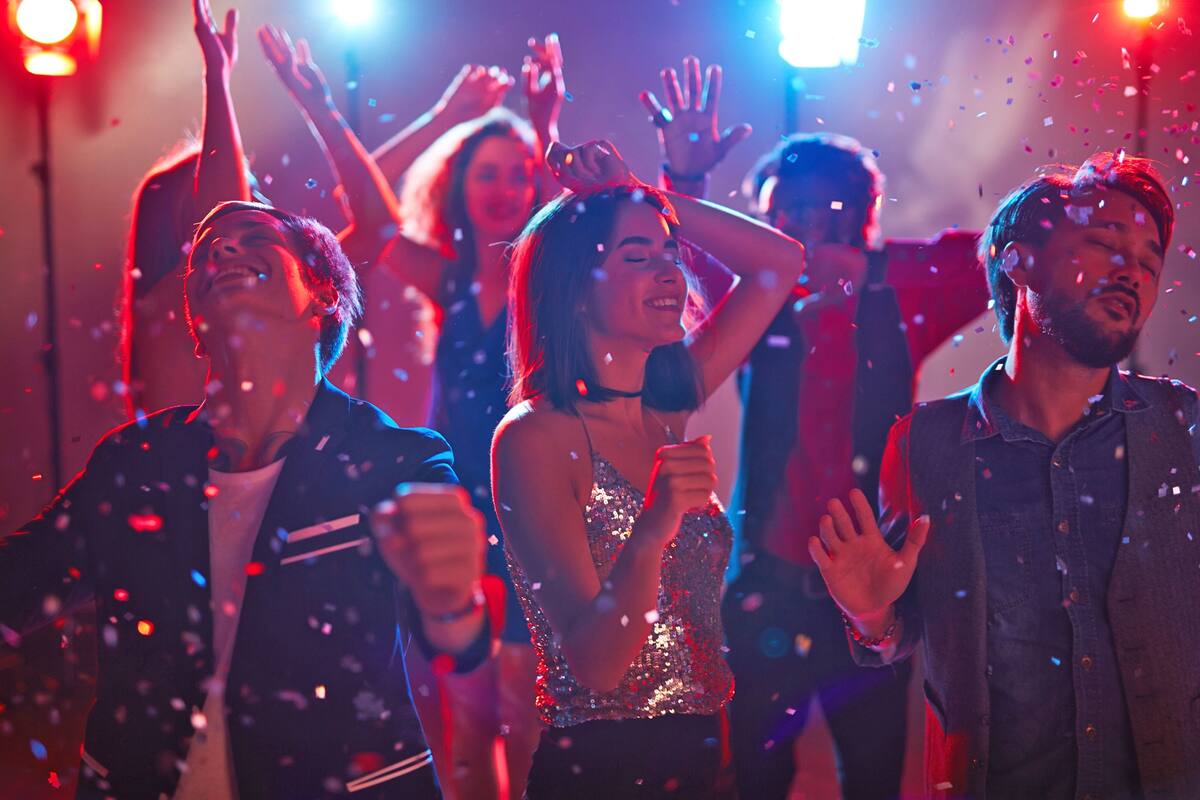 Cortarán la luz y el agua a quienes hagan fiestas ilegales en Los Ángeles