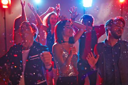 Cortarán la luz y el agua a quienes hagan fiestas ilegales en Los Ángeles