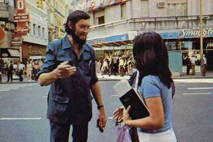 Julio Cortázar en su visita a Buenos Aires en 1973