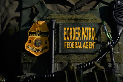 Corte bloquea liberación de cientos de migrantes detenidos en redada en Chicago