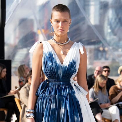 Corte Buzz.
Alexander McQueen Ready-to-Wear 2022