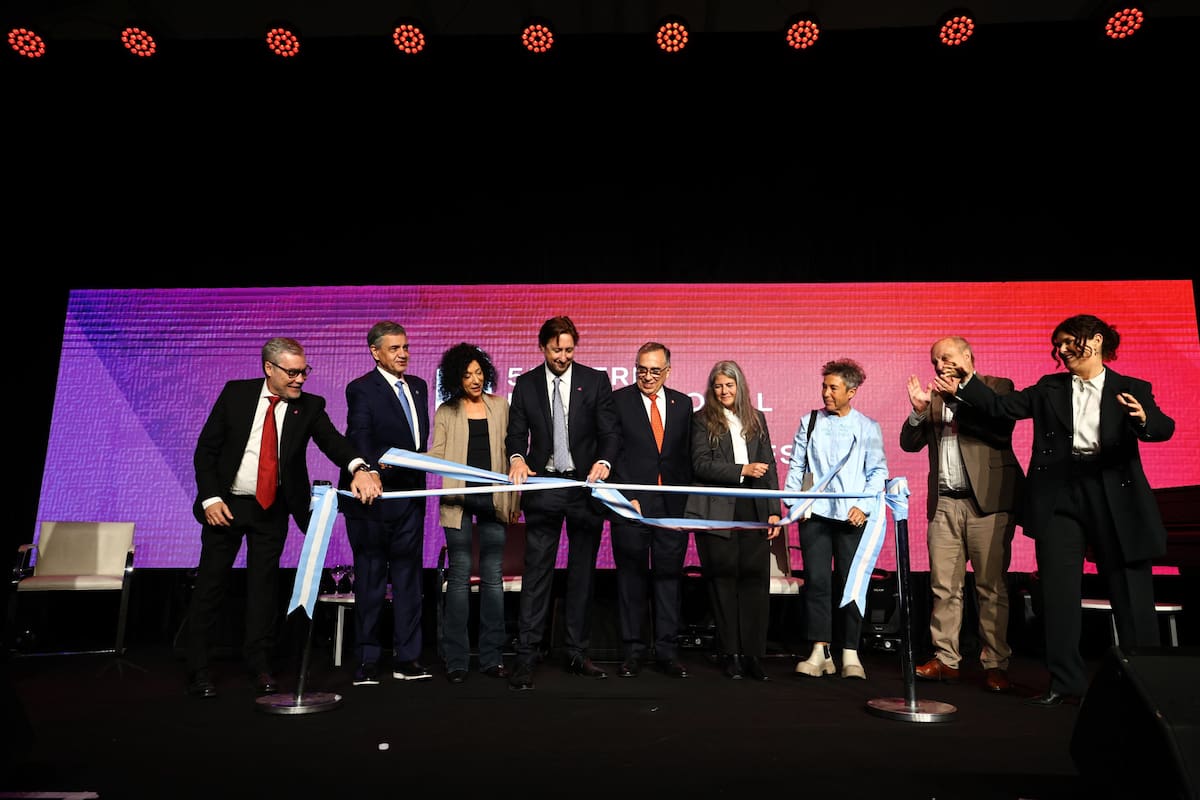 Corte de cinta en la 50° Feria Internacional del Libro de Buenos Aires