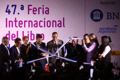 Corte de cinta en la inauguración de la Feria del Libro de Buenos Aires