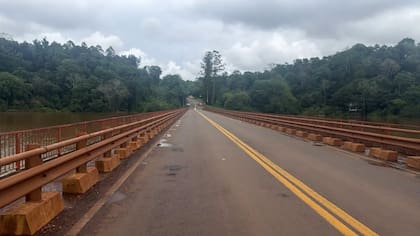 Corte del puente Paranay en la ruta nacional 12