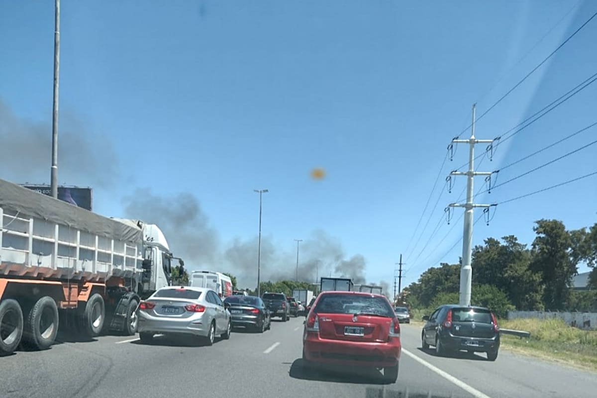 Corte en la autopista Buenos Aires-La Plata
