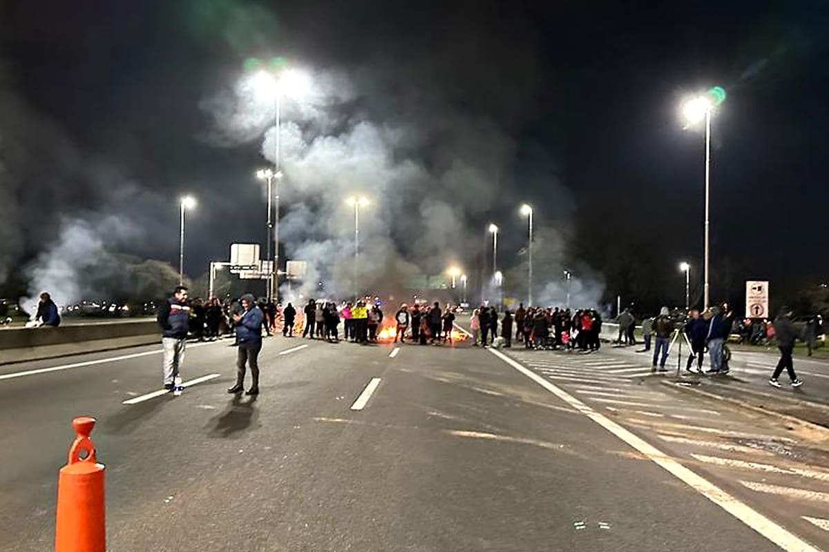 Corte en la autopista Ricchieri por pedido de mayor seguridad en Villa Celina.