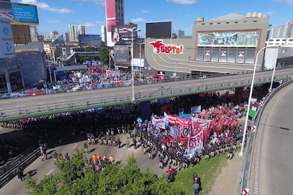 Corte en puente Pueyrredon