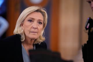 Corte francesa permite a Le Pen postularse en 2027, pero con una condición que ella rechaza