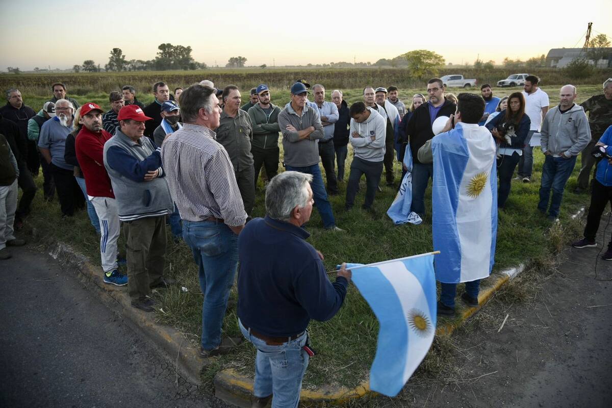 Corte parcial de la ruta 33 por la asamblea de productores cerca de Zavalla