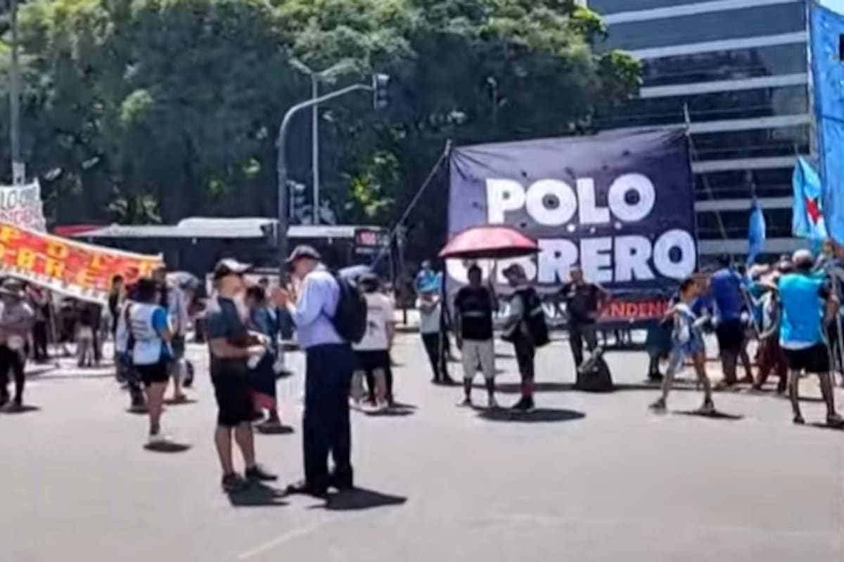 Corte total en 9 de Julio y Moreno ambos sentidos