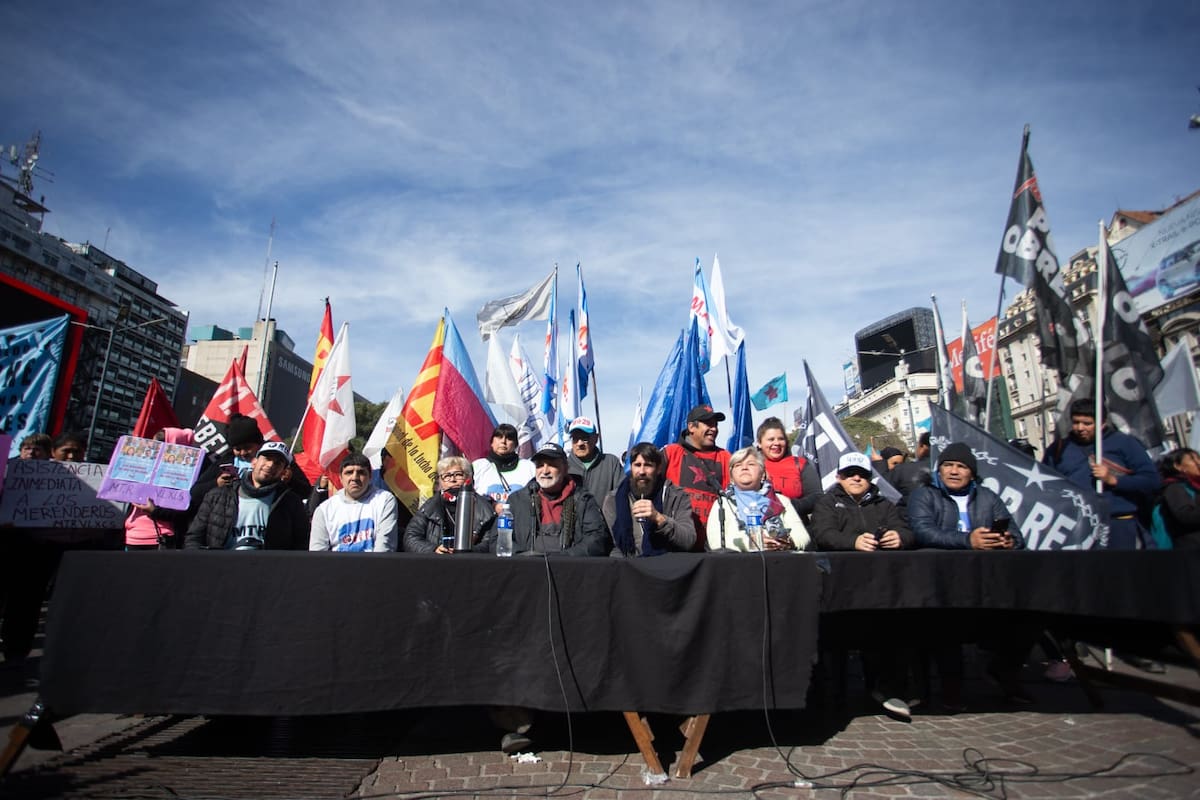 Corte y conferencia de prensa en la 9 de julio