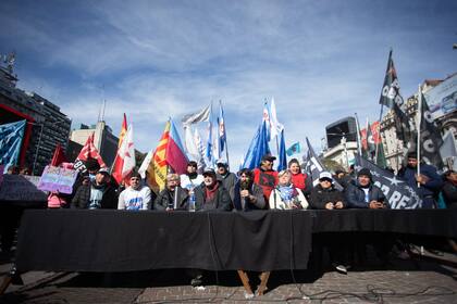 Corte y conferencia de prensa en la 9 de julio