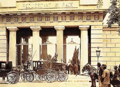 Cortejo fúnebre, en 1930, en el cementerio de la Recoleta