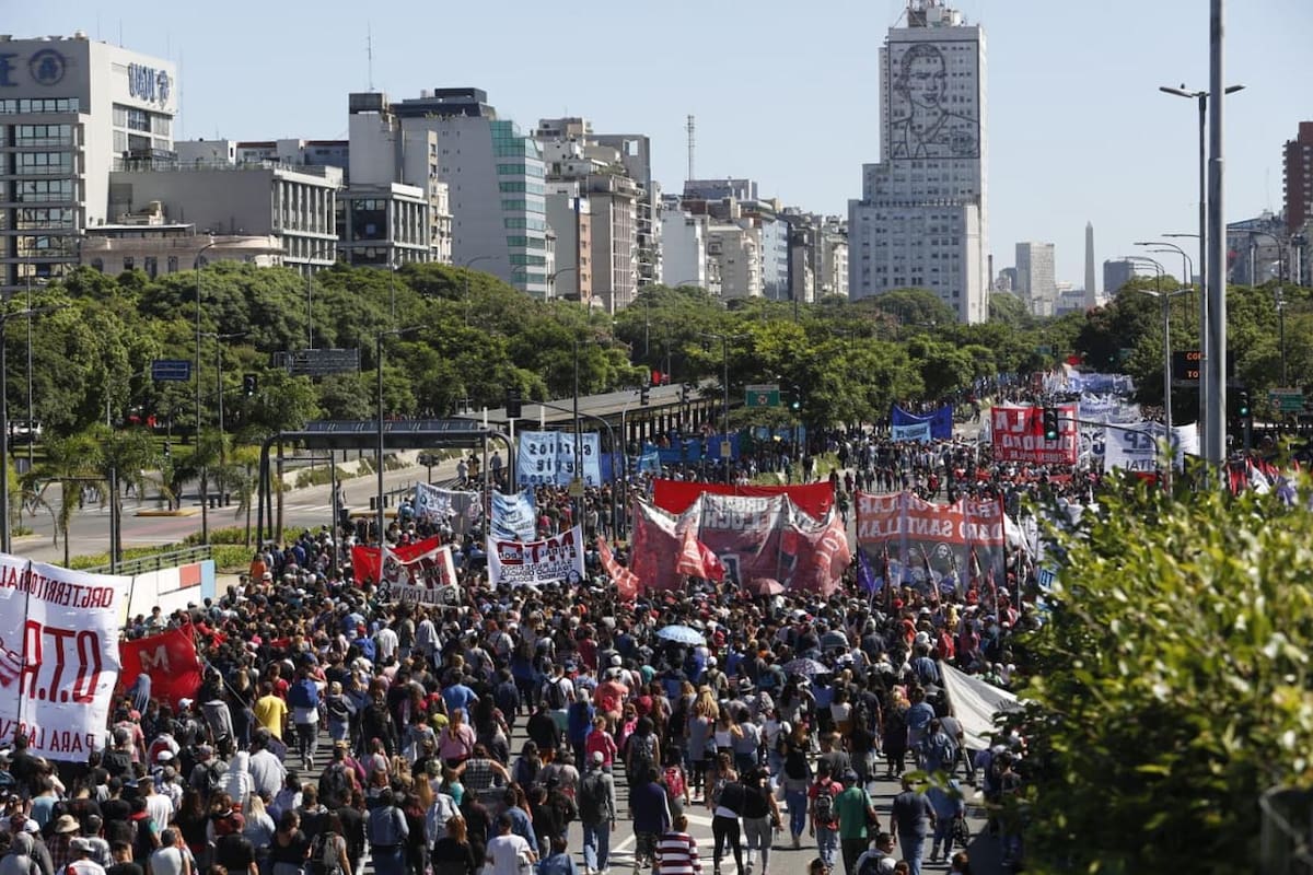 Cortes de tránsito: las organizaciones sociales marchan en el centro porteño