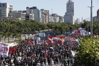 Cortes de tránsito: las organizaciones sociales marchan en el centro porteño