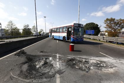 Cortes en la General Paz por el asesinato de un colectivero