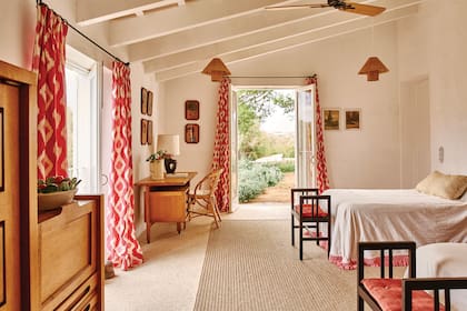 Cortinas confeccionadas con “tela de lenguas” (Artesanía Textil Bujosa).