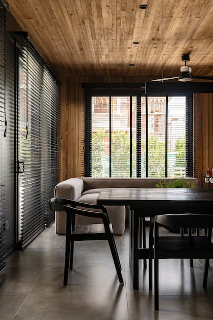 Cortinas 'Wood Plus' (Riel Americano).