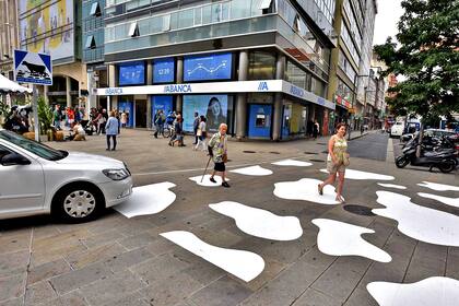 Coruña cambia un paso de peatones por un "paso de vaca", para transmitir la importancia de las reses en la comunidad