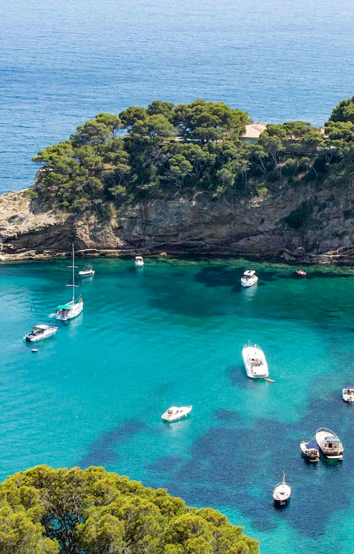 Costa Brava: Cala Giverola, una joya escondida de aguas transparentes
