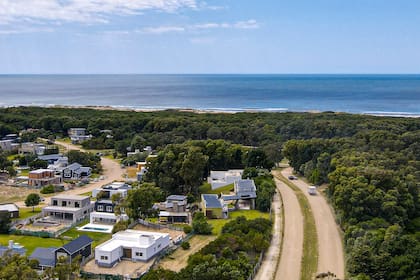 Costa Esmeralda es un desarrollo con 16 barrios, 3000 viviendas y 140 departamentos