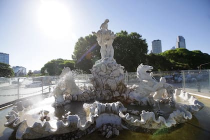 La fuente de Las Nereidas, en la Costanera Sur, fue criticada por los desnudos de las figuras