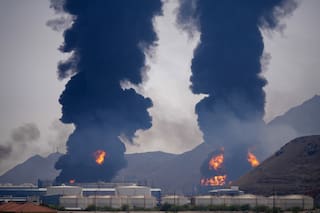 Costo ambiental de guerra en Irán dejará daños y riesgos por décadas, advierten expertos