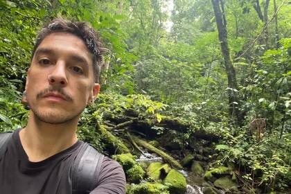 Cota Hiriart es autor de libros como "Fieras familiares" (2022) y "Madam Cuc, la dueña del paraíso" (2023)